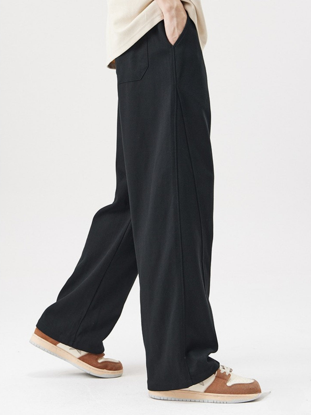 HUSH - Loose Basic Sweatpants | TEENWEAR.EU