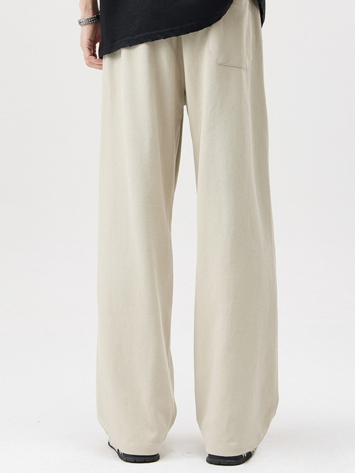 HUSH - Loose Basic Sweatpants | TEENWEAR.EU