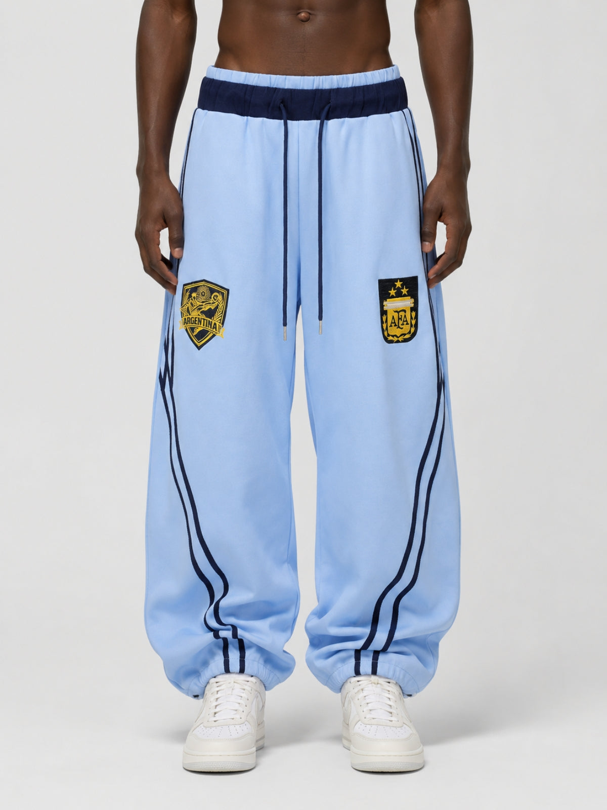 SPORTIE - Baggy Graphic Embroidered Sweatpants | Teenwear.eu