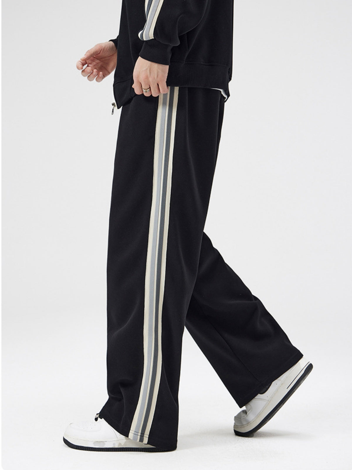 ABYSS - Loose Basic Flared Sweatpants | Teenwear.eu